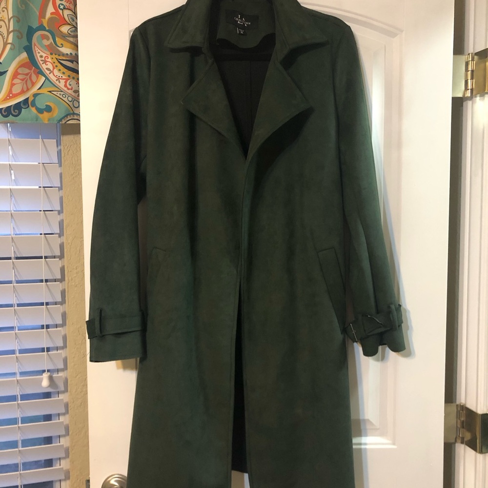 Beautiful LA Coalition hunter green suede jacket with tie sash.